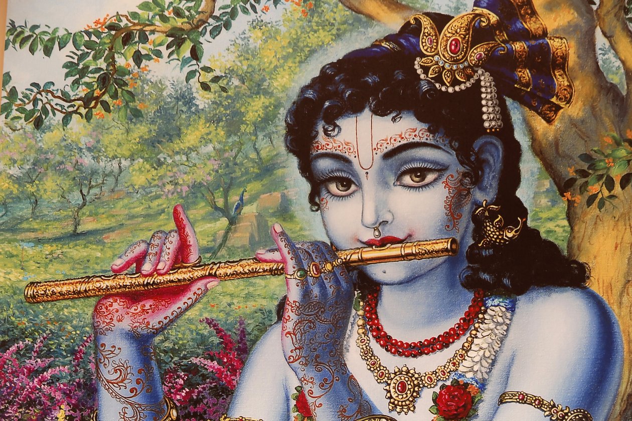 Dipinto raffigurante il dio indù Krishna che suona un flauto all