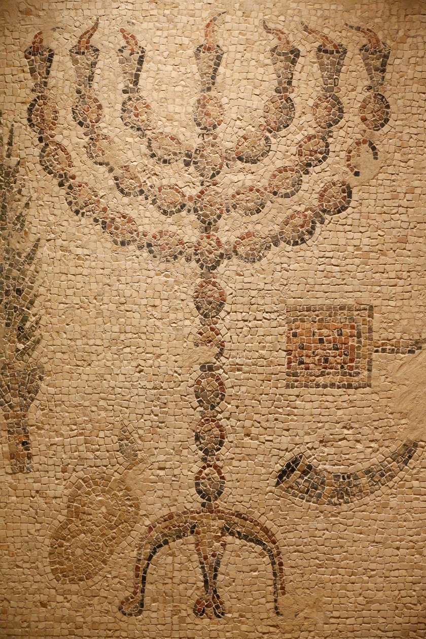 Porzione di un pavimento a mosaico di una sinagoga (Replica) - originale: Sinagoga di Beth Alpha, Israele - VI secolo d.C. - Menorah - Il Museo Ebraico di New York, New York, Stati Uniti da Unbekannt