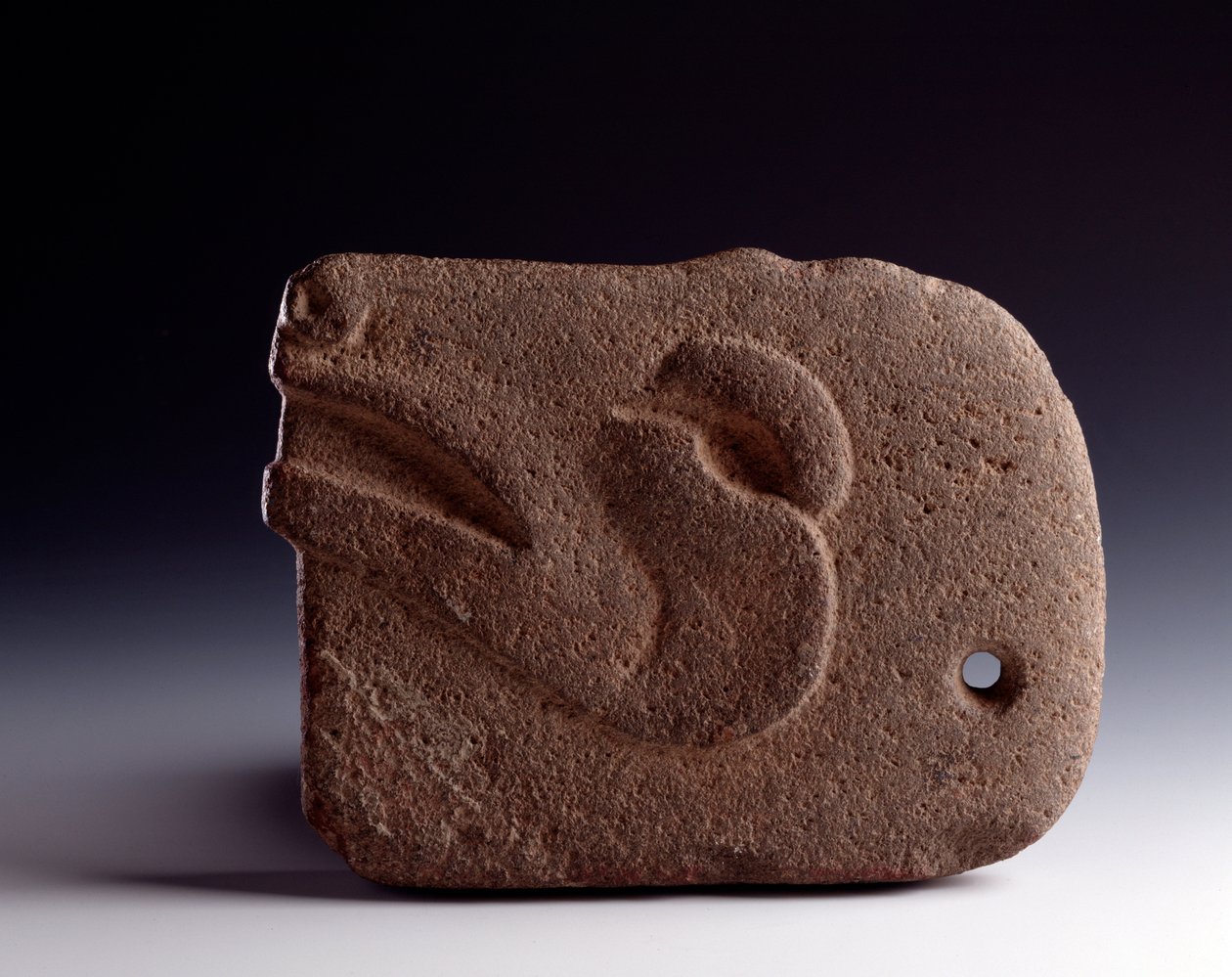 Arte precolombiana, civiltà Maya, periodo classico: ascia zoomorfa in pietra scolpita che rappresenta la testa di un cervo. Dim. 26,5 x larghezza 19,5 cm Guatemala, Museo Nazionale di Archeologia e Etnologia da Unbekannt