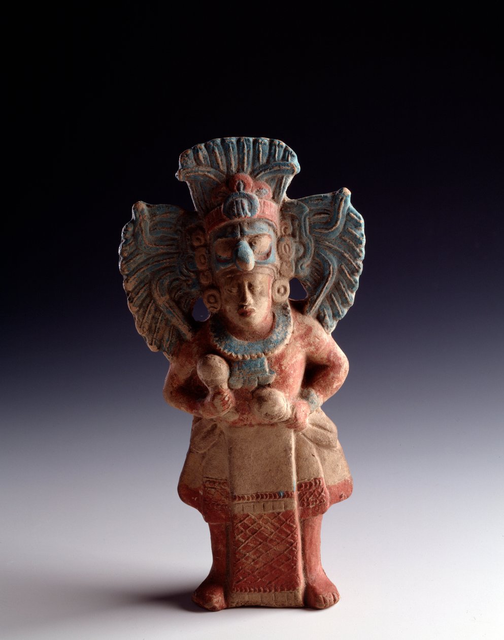 Arte precolombiana, civiltà Maya, periodo tardo classico: statuetta in argilla antropomorfa che rappresenta una figura in piedi, ha la funzione di strumento musicale. da Nebaj, Quiche, Guatemala. Dim. 21x11 cm Guatemala, Museo Nazionale di Archeologia e Et da Unbekannt