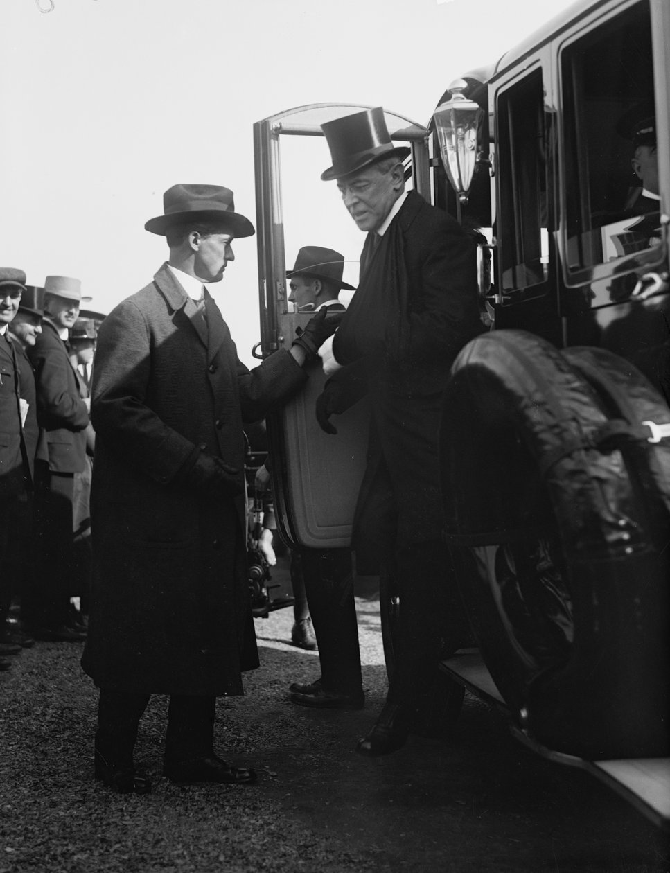 Il presidente Woodrow Wilson scende da un