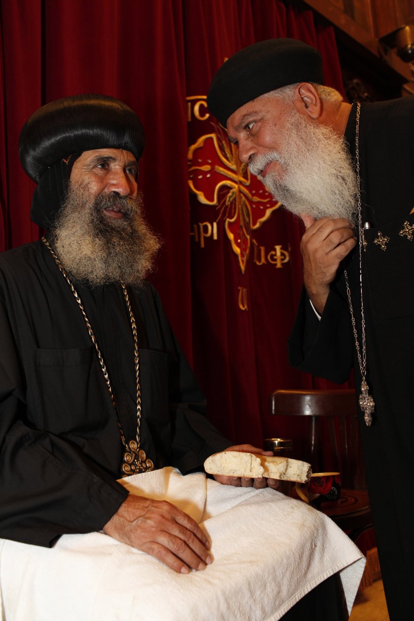 Sacerdoti nella chiesa copta di Abbassiya Il Cairo Egitto da Unbekannt