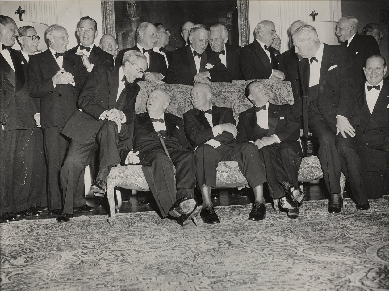 Sir Winston Churchill e Dwight D. Eisenhower a una cena tenuta a Winfield House, la casa dell