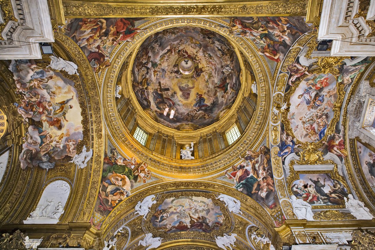 Vista della cupola, i pennacchi, le volte del transetto e l