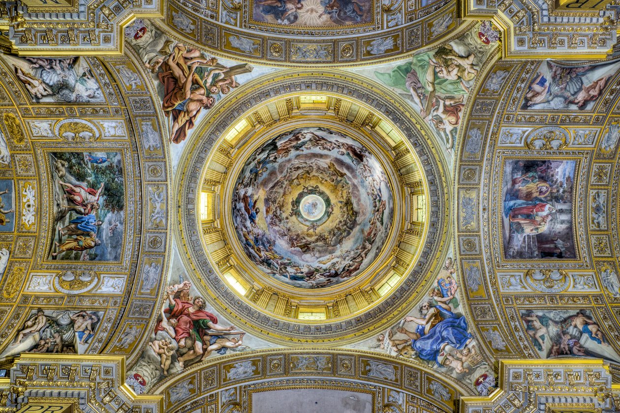 Vista del soffitto del transetto con i pennacchi e la cupola, Sant
