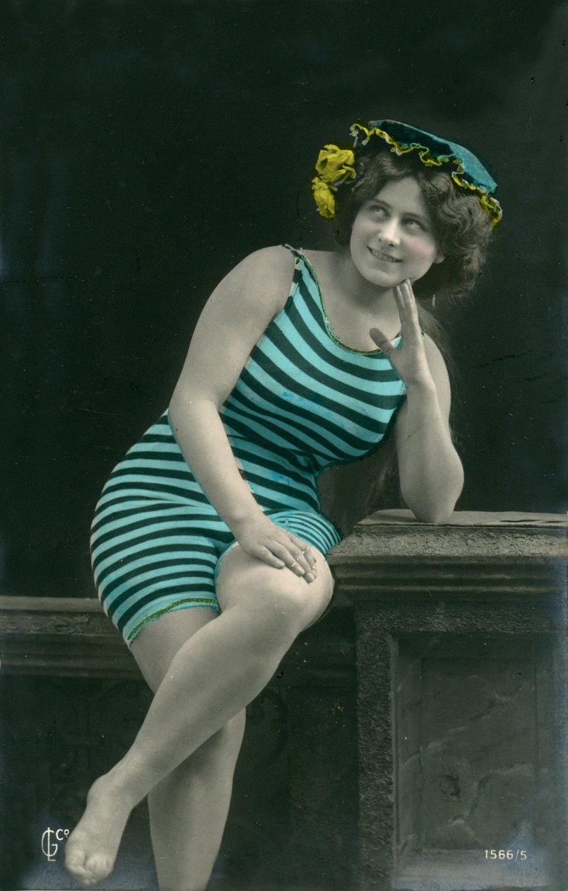 Donna in costume da bagno, c. primi del 1900 (cartolina) da Alec Hunter