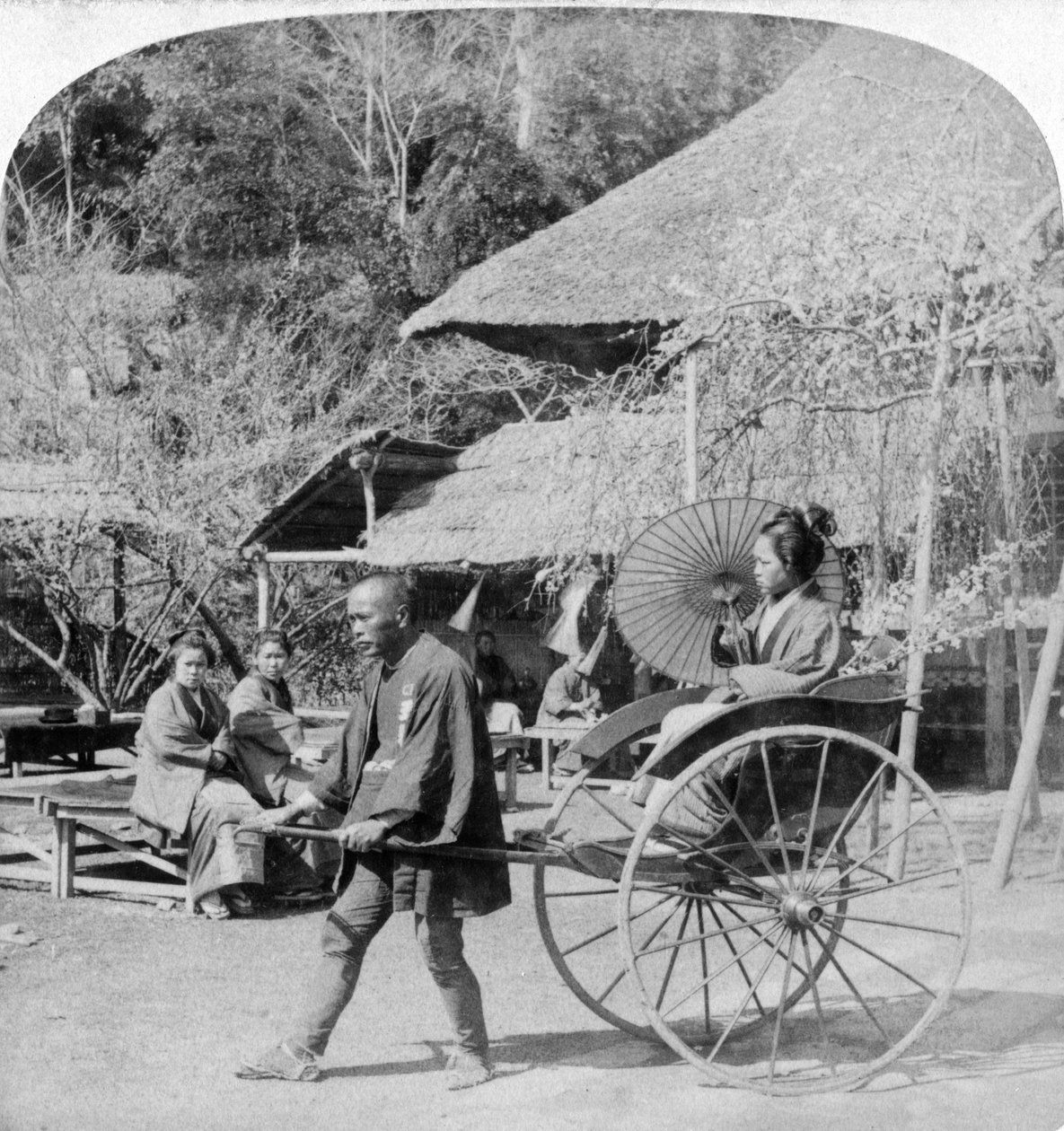 Una corsa mattutina in un risciò jinrikisha, Sugita, Giappone, 1896 da Underwood and Underwood