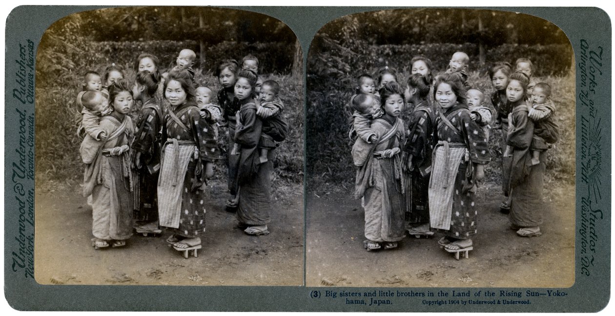 Grandi sorelle e piccoli fratelli nella Terra del Sol Levante, Yokohama, Giappone da Underwood and Underwood