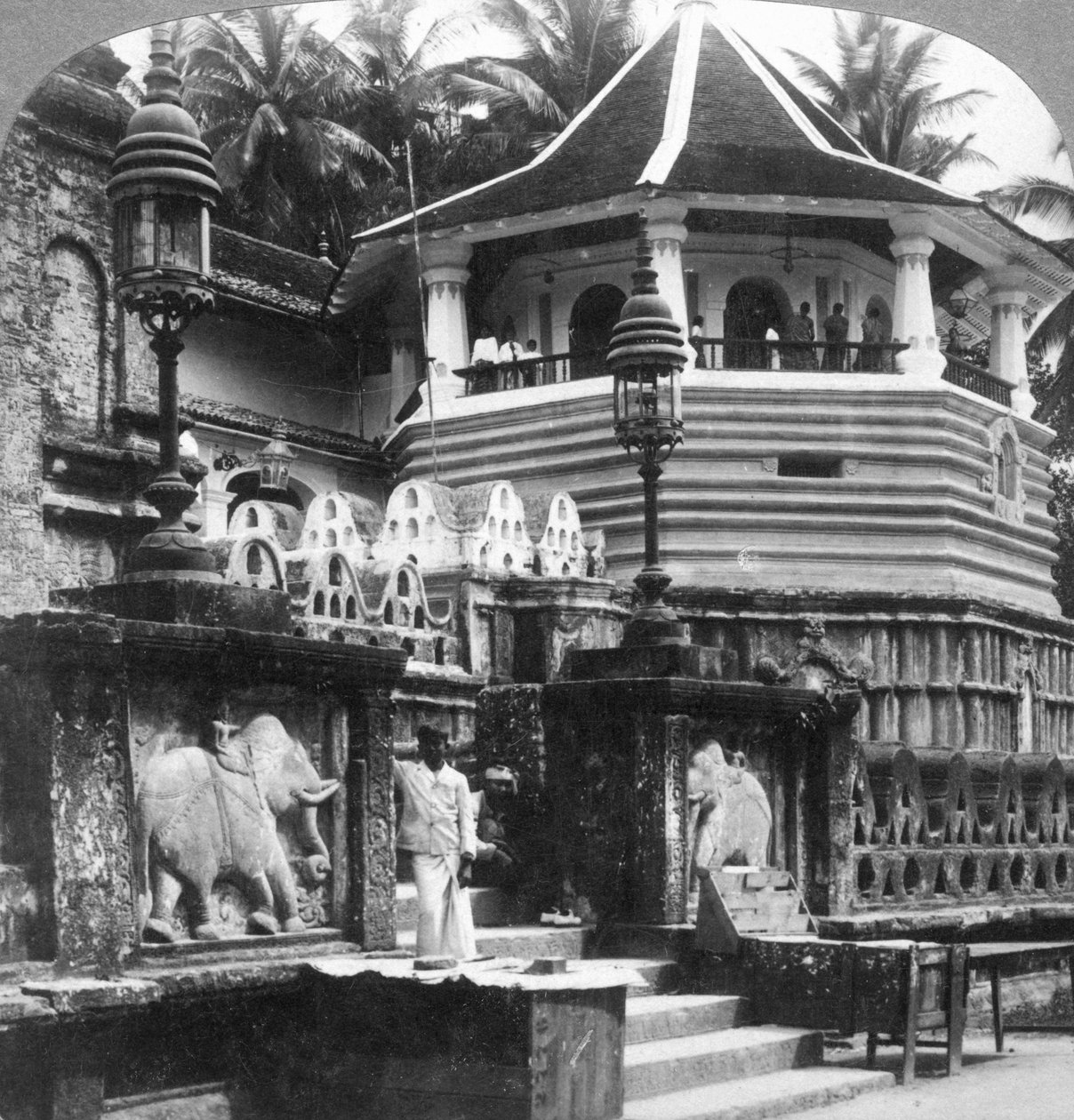 Dalada Maligawa, Palazzo del Dente di Buddha, Kandy, Sri Lanka, 1902 da Underwood and Underwood