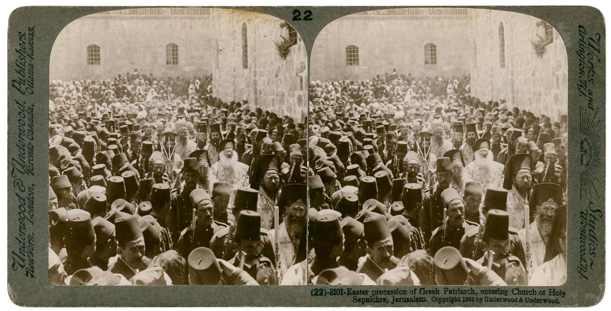 Processione pasquale del Patriarca greco, entrando nella Chiesa del Santo Sepolcro, Gerusalemme, 1903 da Underwood and Underwood