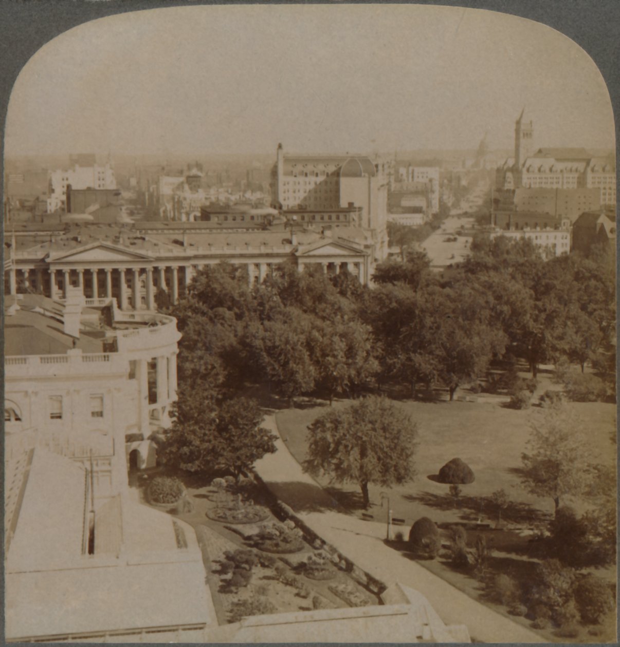 Dal Dipartimento della Marina...passando per la Casa Bianca e il Tesoro, fino al Campidoglio, Washington, U.S.A., 1902 da Underwood and Underwood
