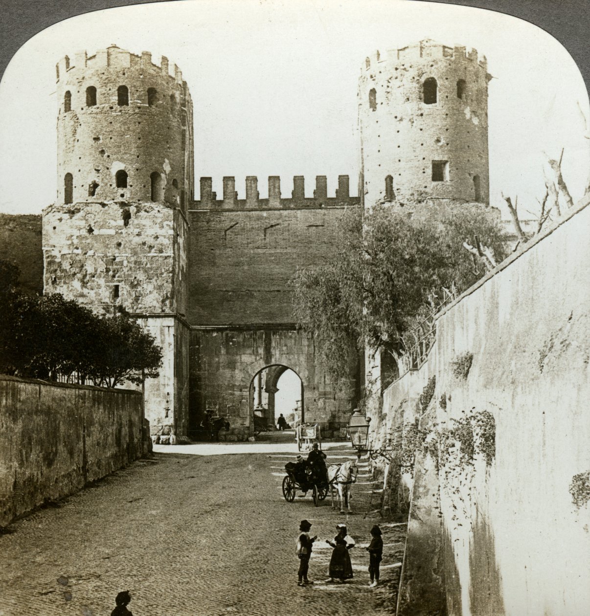 Porta di San Sebastiano nelle Mura Aureliane, Roma, Italia da Underwood and Underwood
