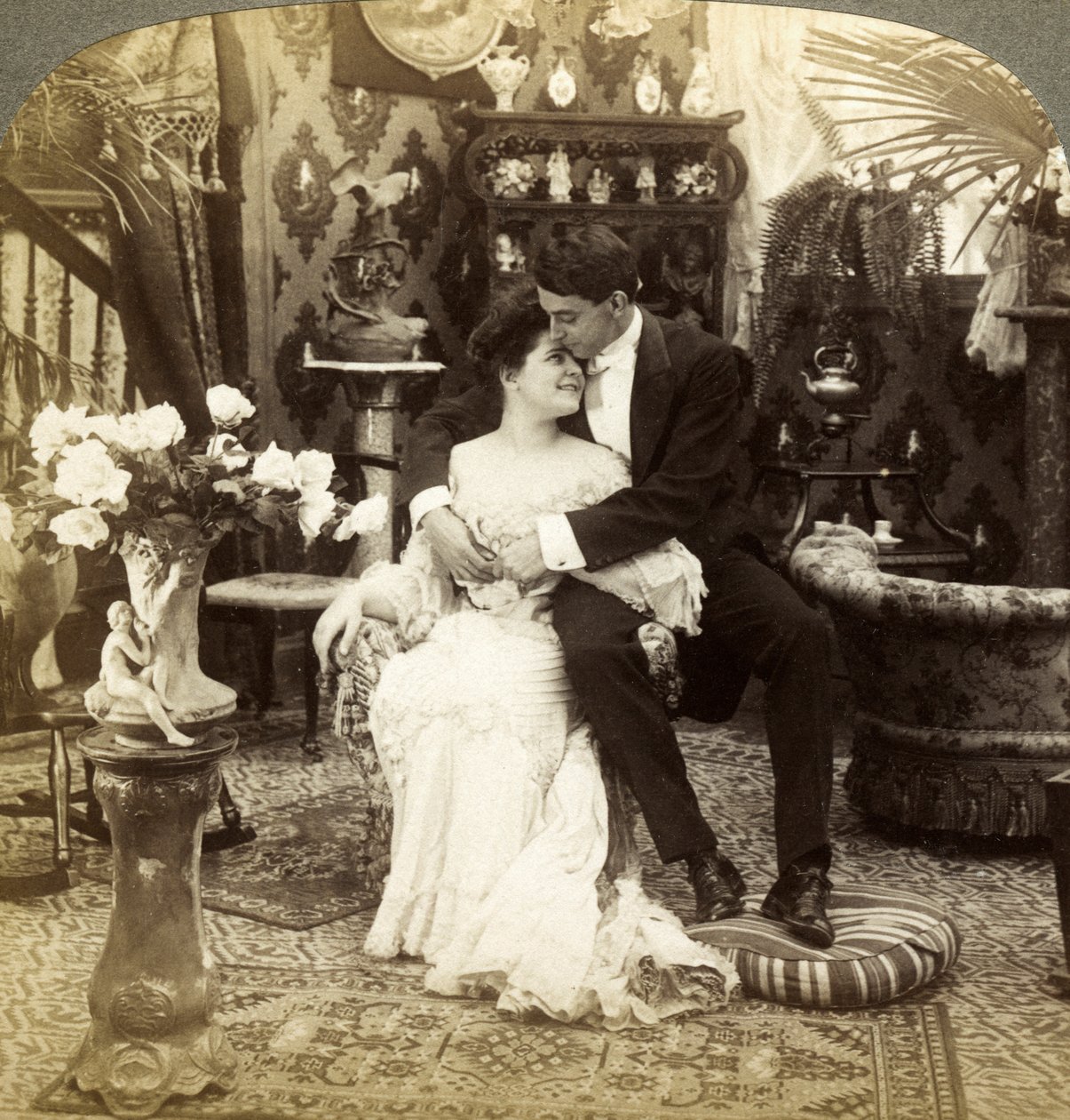 George ammira molto la bellissima carnagione di Ethel da Underwood and Underwood