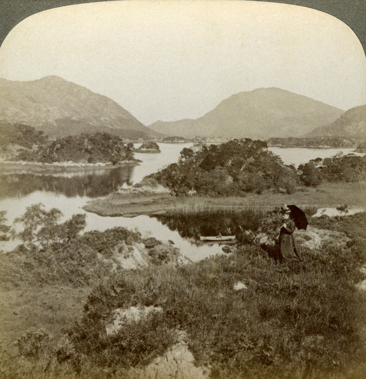 Isole e Lago Superiore, Killarney, Irlanda da Underwood and Underwood