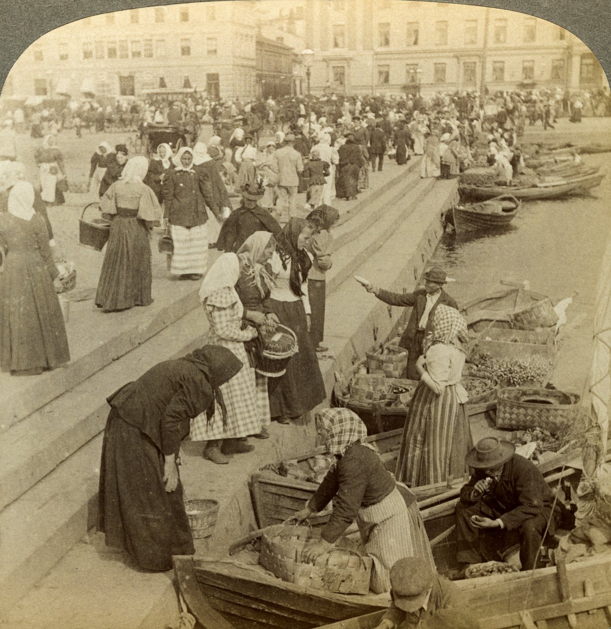 Barche del mercato, Helsinki, Finlandia da Underwood and Underwood