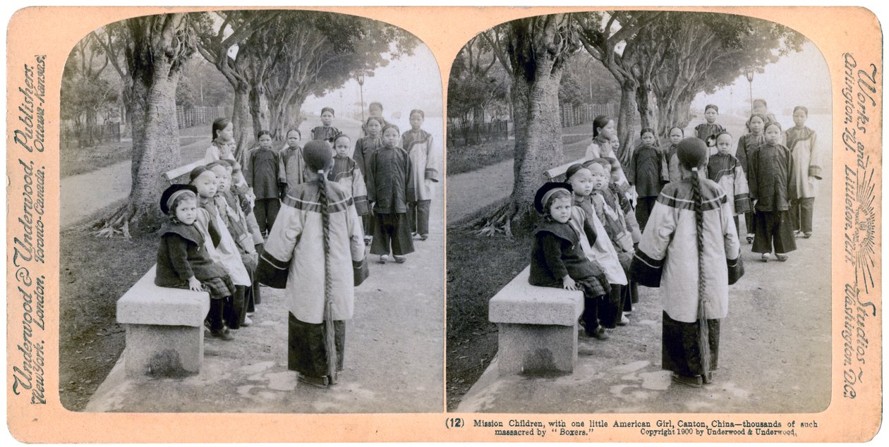Bambini della missione, con una piccola ragazza americana, Canton, Cina, 1900 da Underwood and Underwood