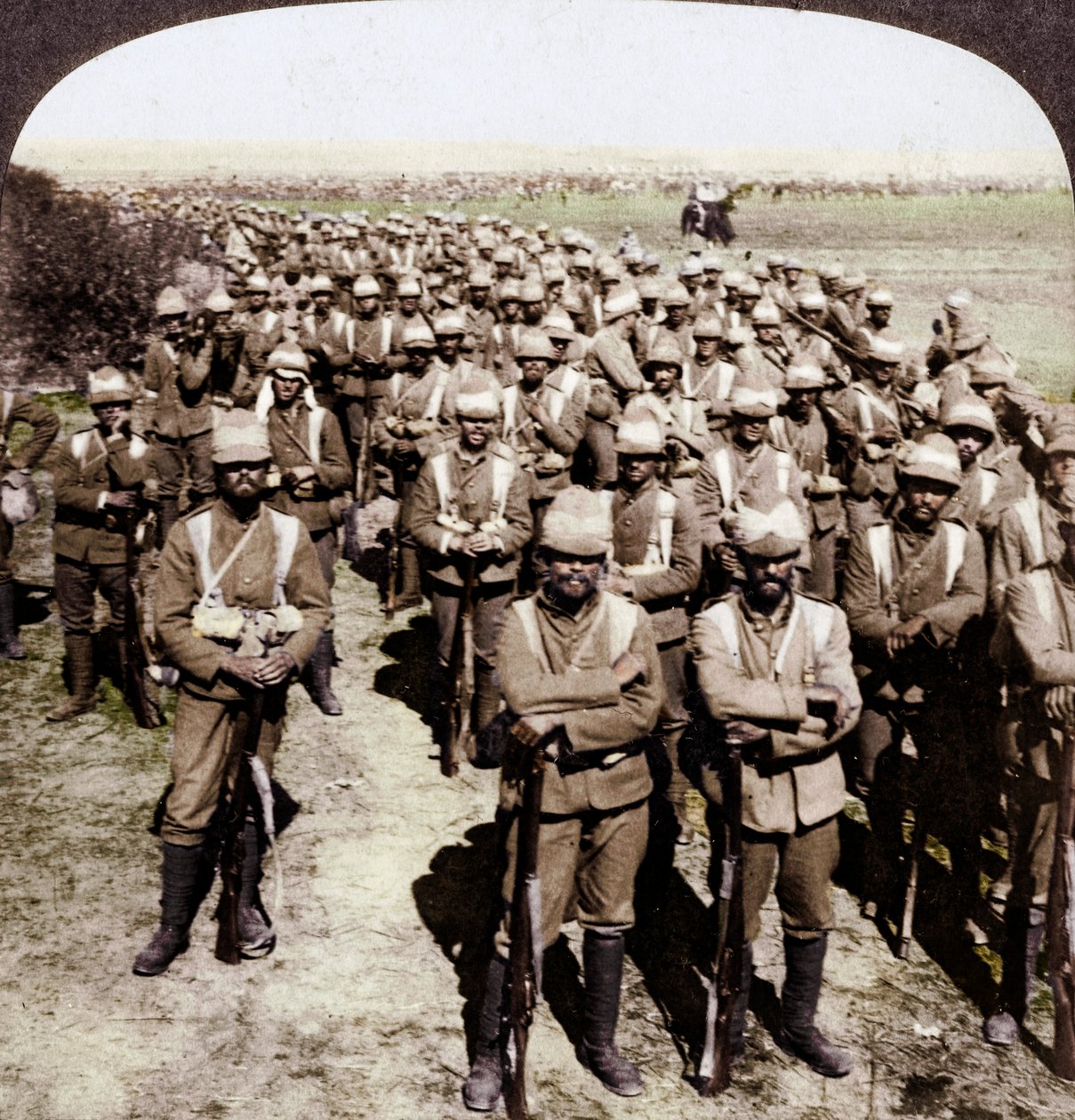 La Brigata delle Guardie in marcia verso Kroonstadt, Sudafrica, Guerra Boera, 1900 da Underwood and Underwood