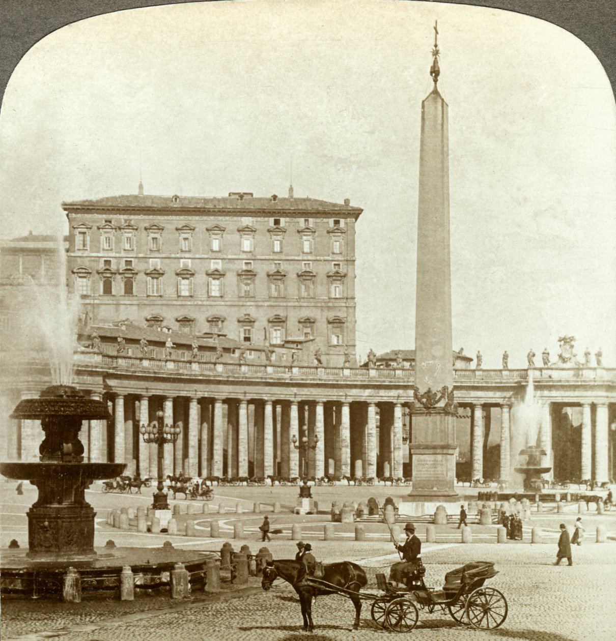 Il Palazzo Vaticano da Piazza San Pietro, Roma, Italia da Underwood and Underwood
