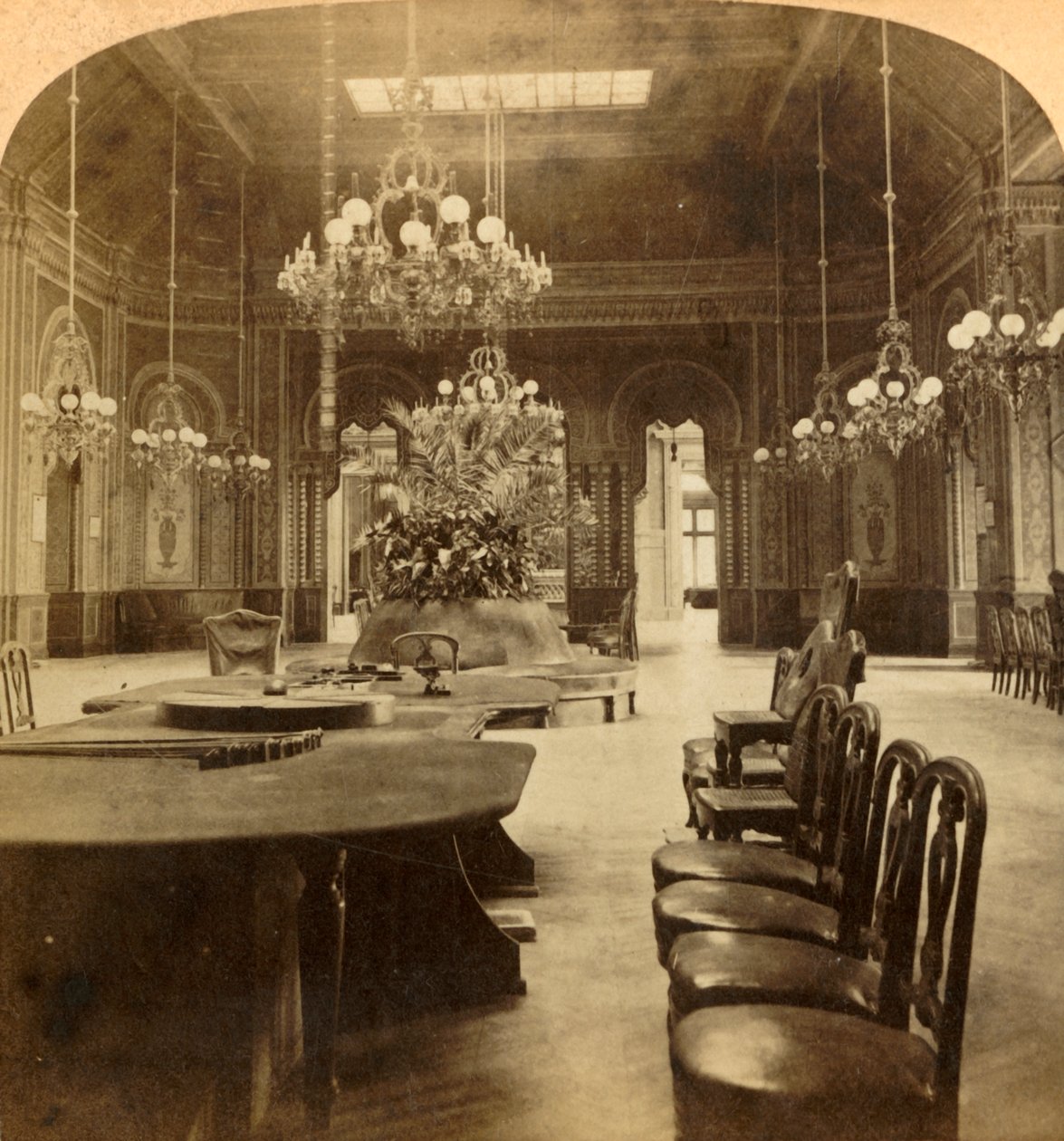 Il famoso Salone della Roulette, Casinò, Monte Carlo, Monaco, 1897 da Underwood and Underwood