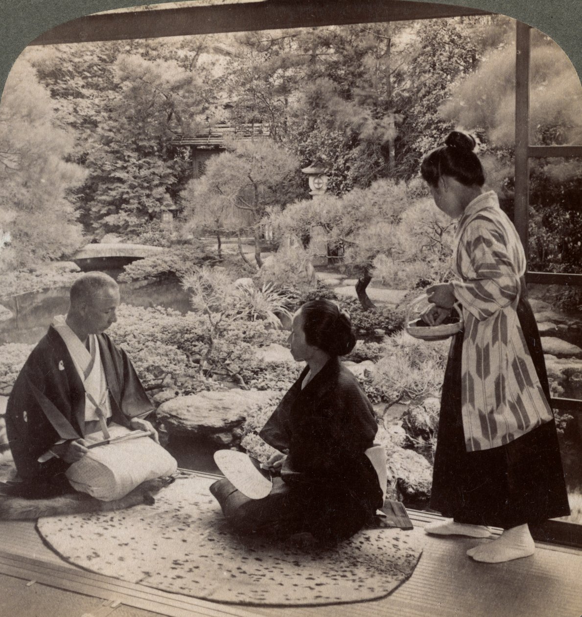 I giardini della casa del Sig. Y Namikawa, leader nelle industrie artistiche, Kyoto, Giappone, 1904 da Underwood and Underwood