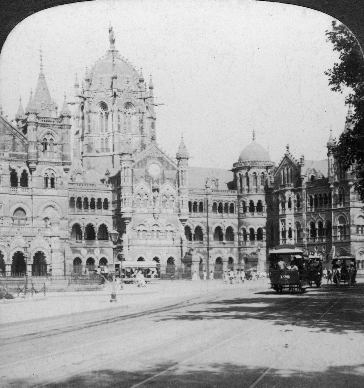 Stazione ferroviaria Victoria Terminus, Bombay, India da Underwood and Underwood