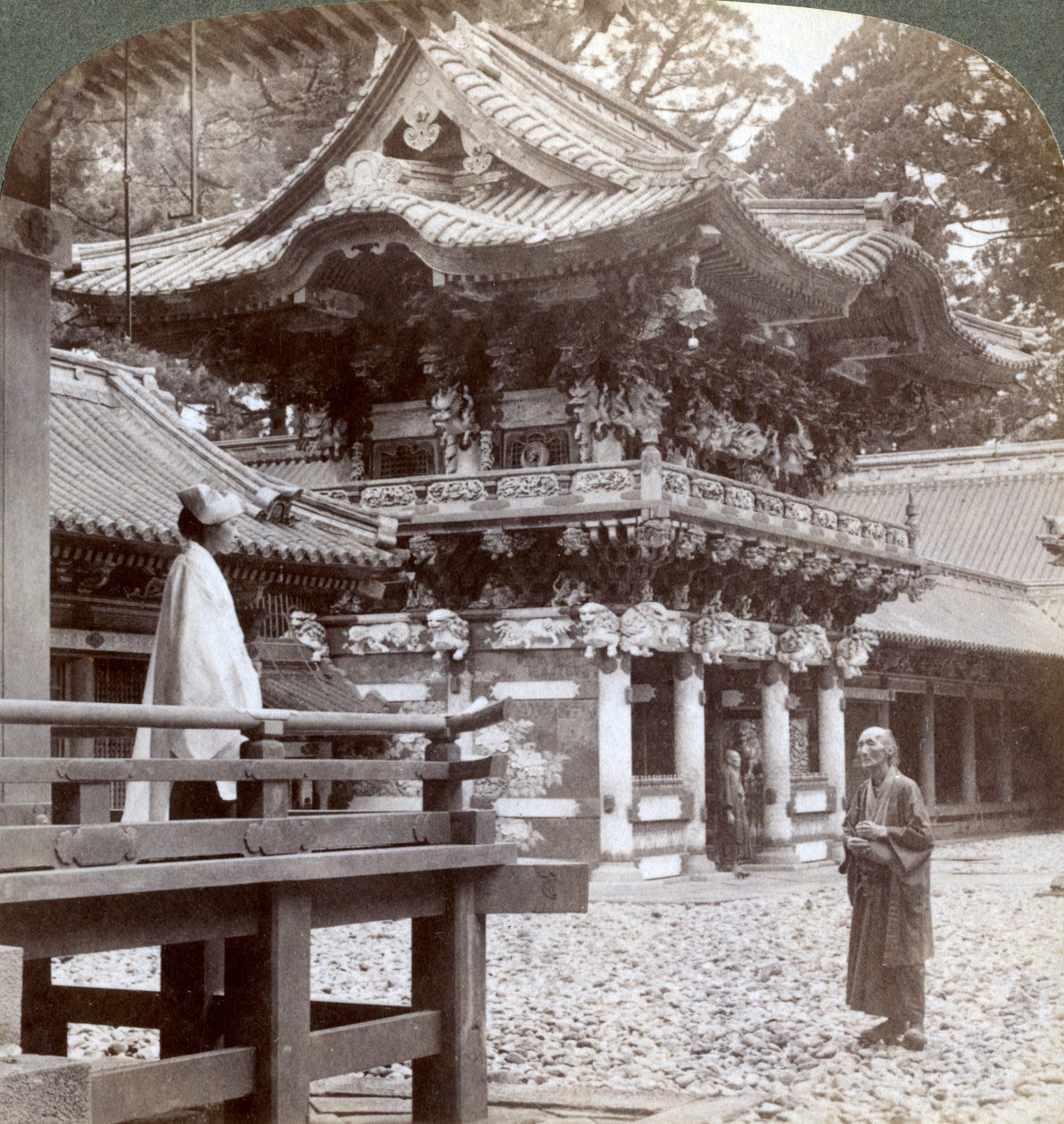 Porta Yomeimon, Tempio Buddista di Yakushi, Nikko, Giappone, 1904 da Underwood and Underwood
