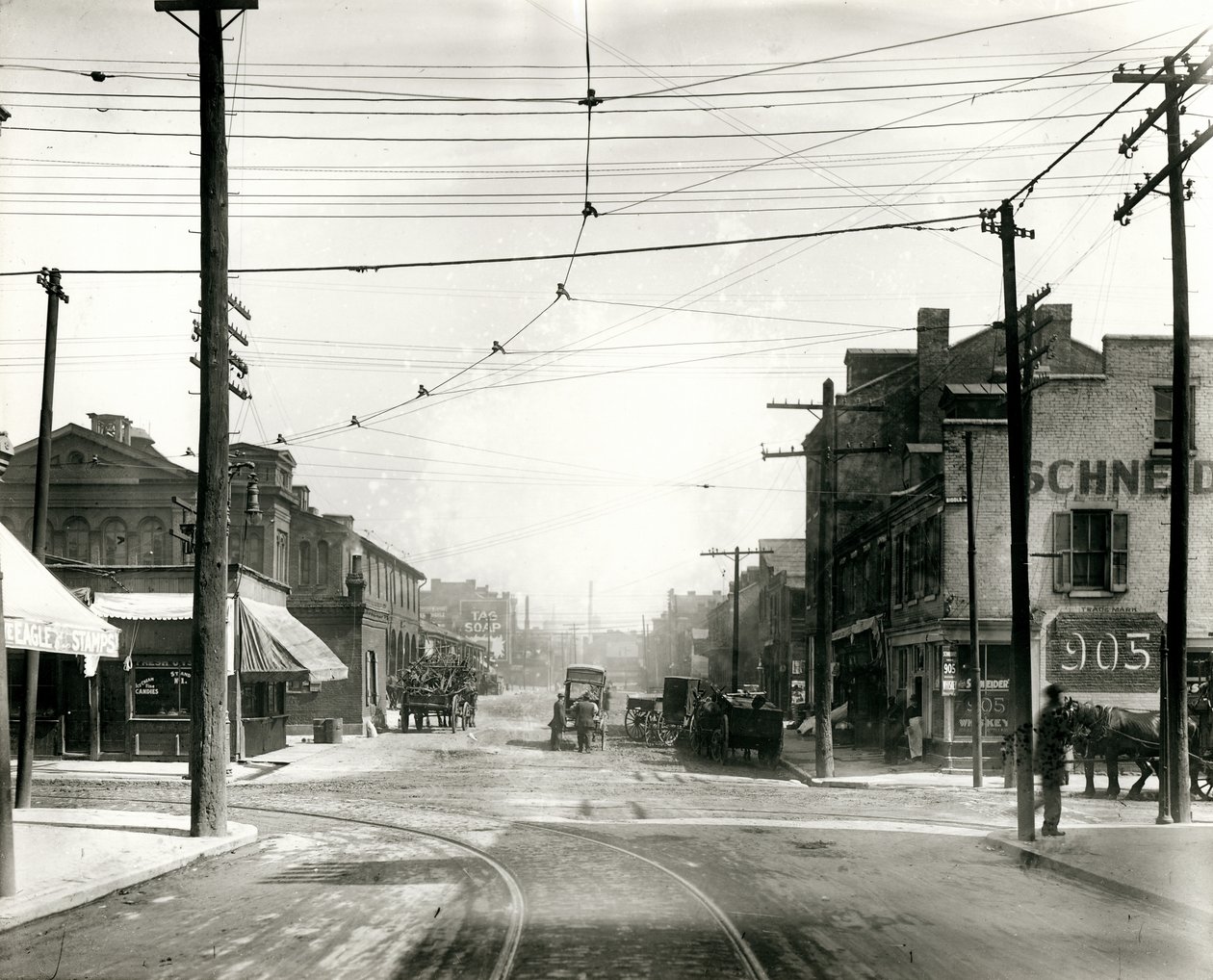 Incrocio tra Biddle e Thirteenth Streets guardando a nord da Unknown