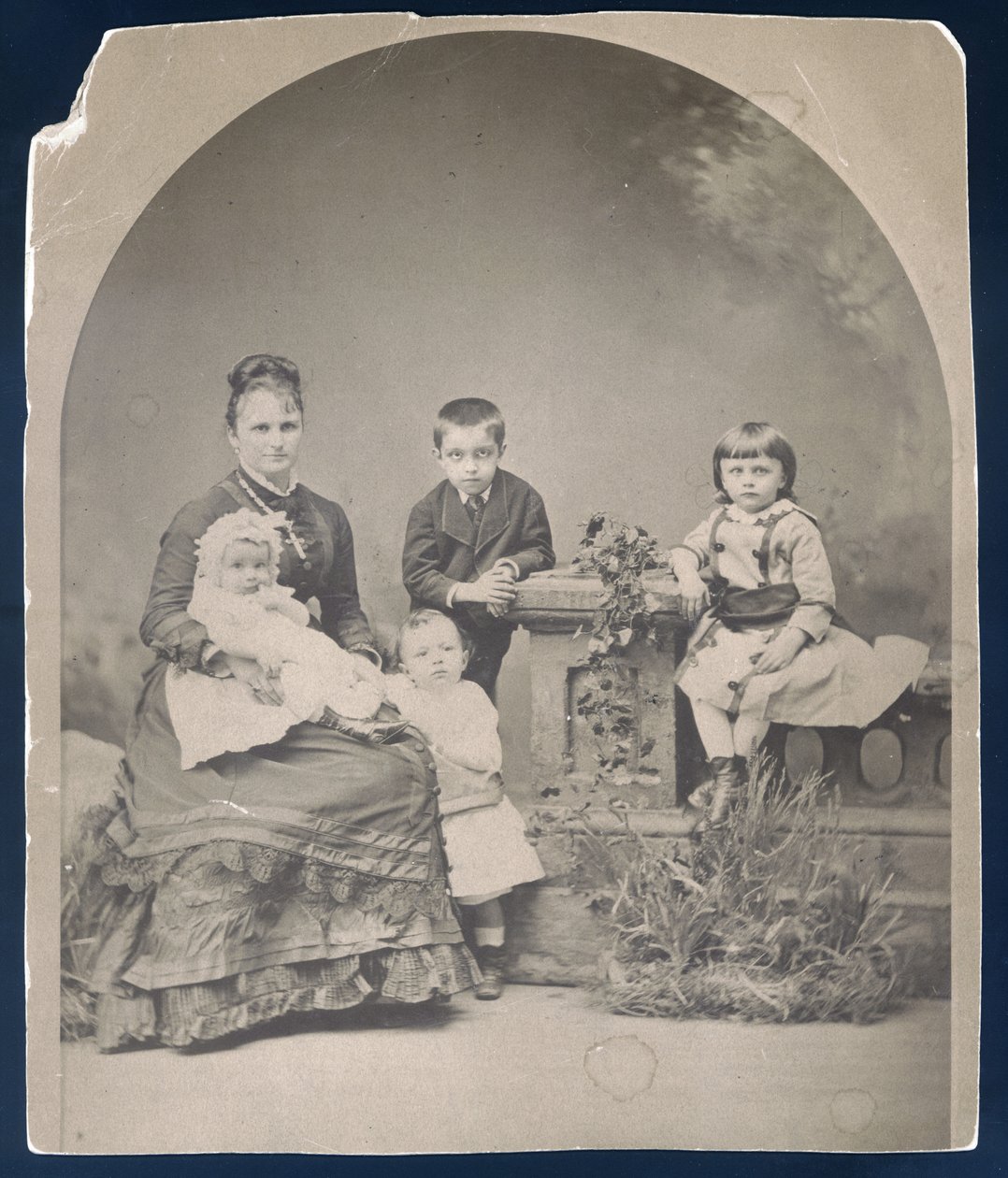 Kate Chopin con i figli Frederick, George, Jean e Oscar da Unknown