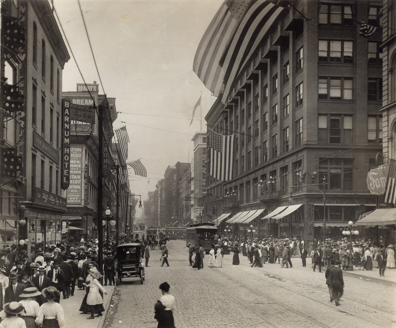 Washington Avenue verso ovest appena a est della Sesta Strada da Unknown