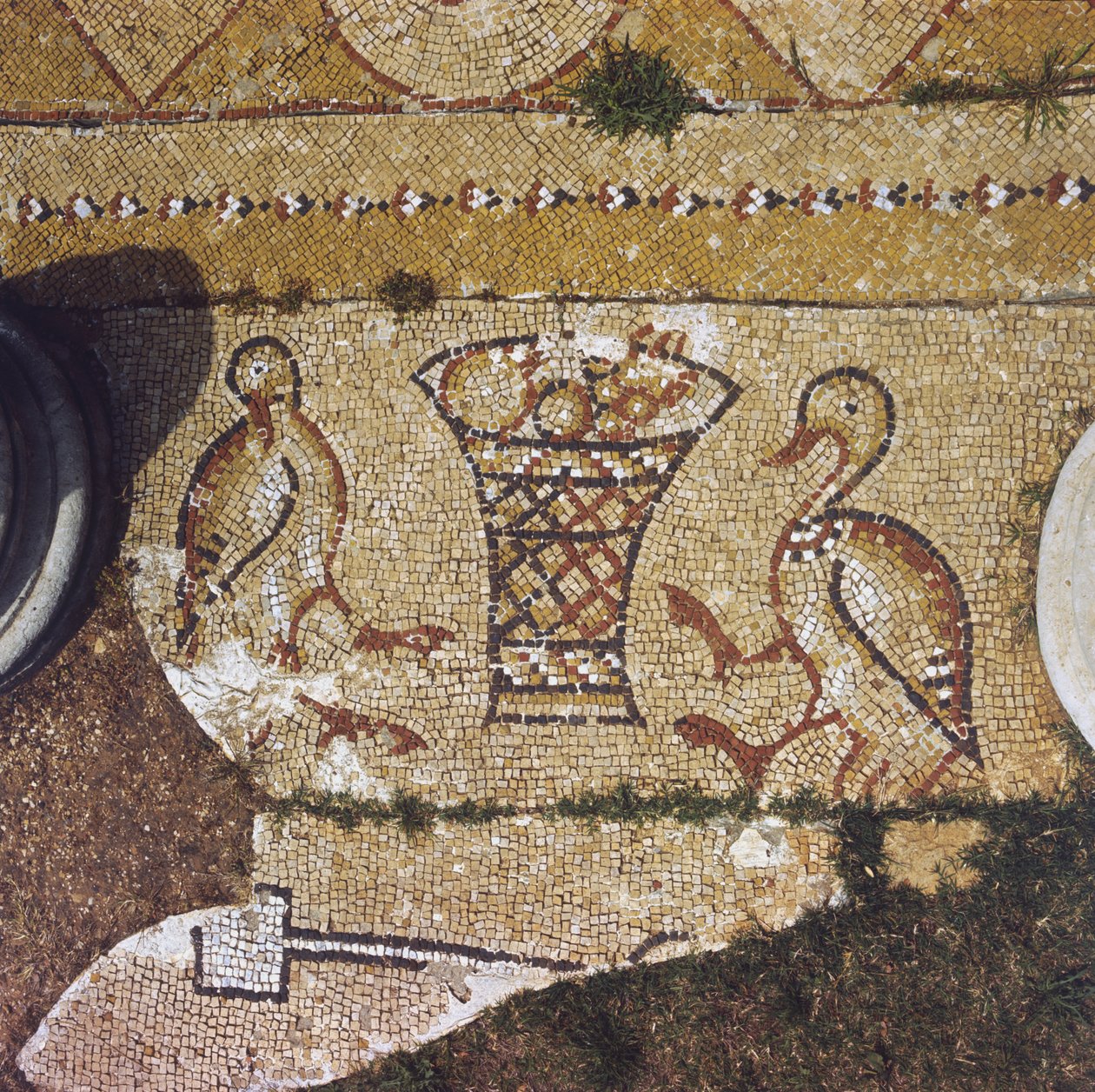 Libano, parte di un mosaico bizantino tra le rovine di Beit Meri da Unknown