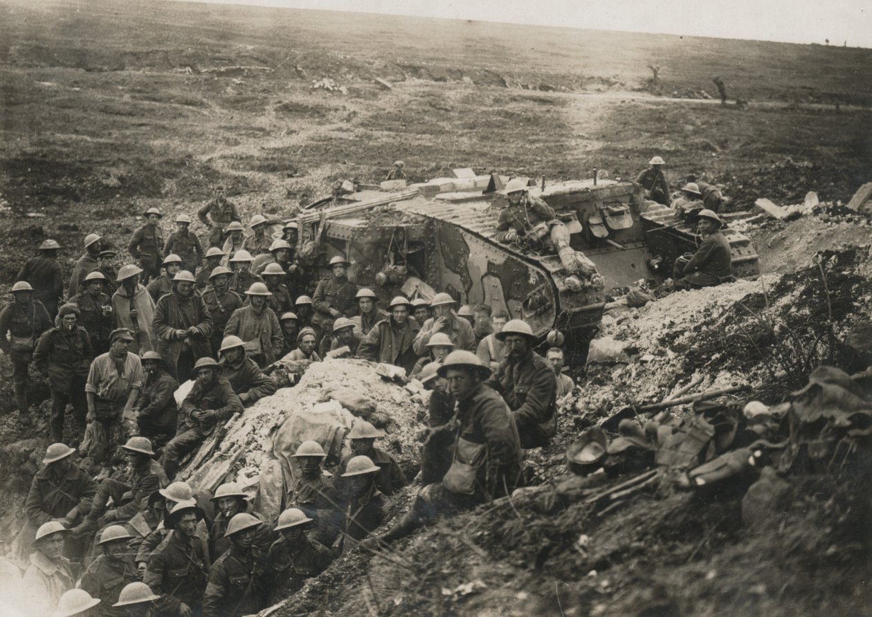 Fotografia ufficiale scattata sul fronte occidentale, 1641. Uno dei nostri carri armati a Flers., 1916 da Unknown