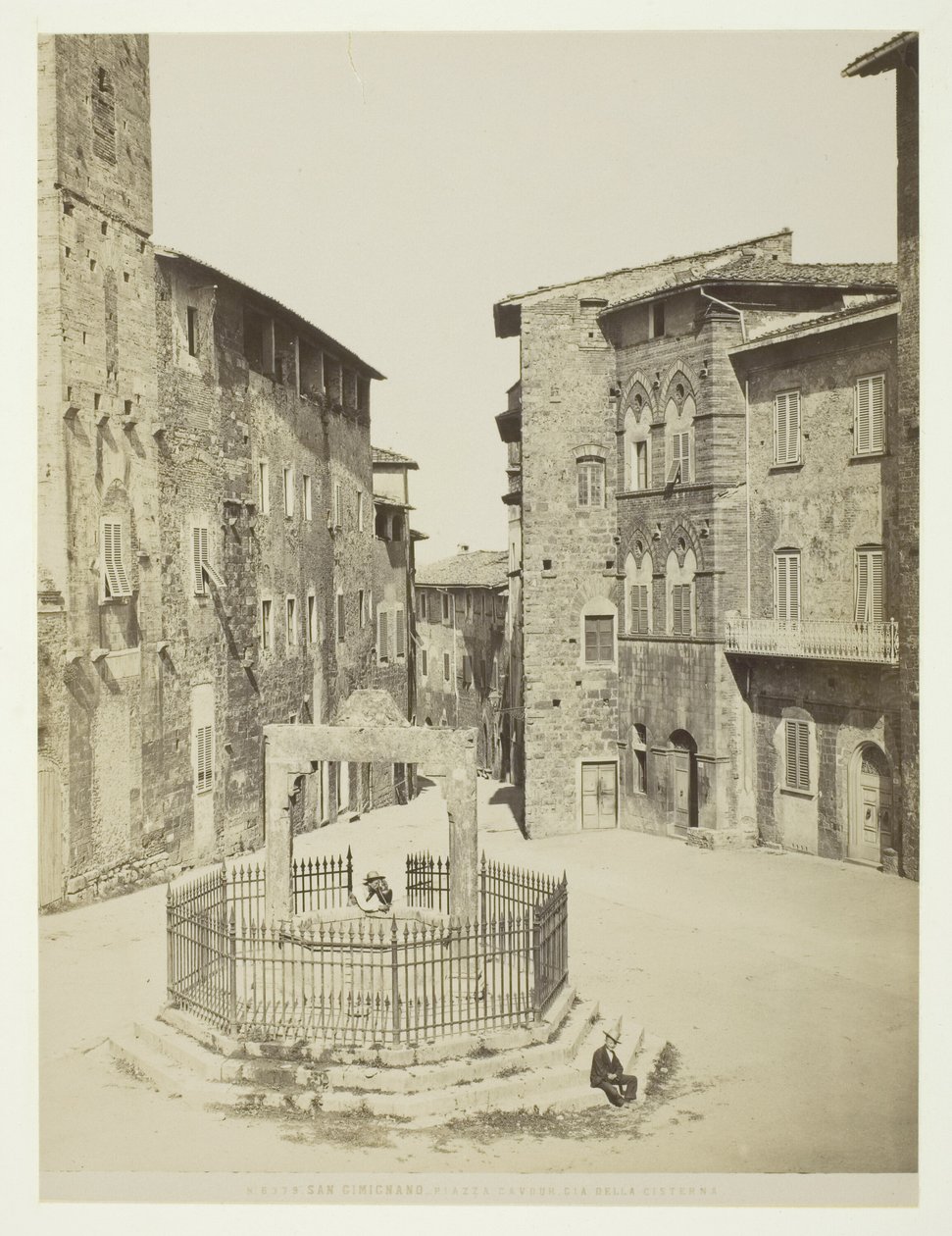 San Gimignano, Piazza Cavour cisterna della cisterna da Unknown