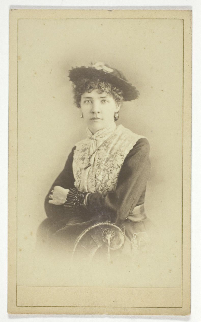 Senza titolo (Ritratto di donna con cappello) da Unknown