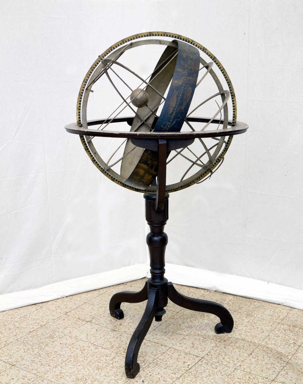 Sfera armillare del XVII secolo: Milano, Museo Nazionale della Scienza e della Tecnologia da Unknown artist
