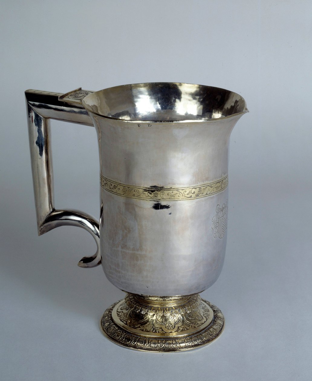Aiguiere con manico dritto in argento e oro. XVII secolo Parigi, arti decorative da Unknown artist
