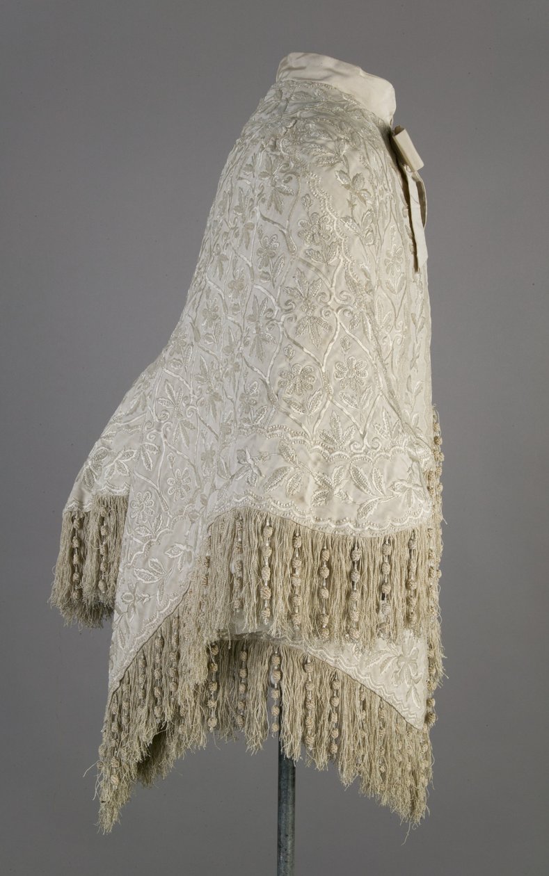 Cappotto di Bertha Palmer, c.1870 (vista laterale), seta moiré a coste, frange e perline di cristallo da Unknown artist
