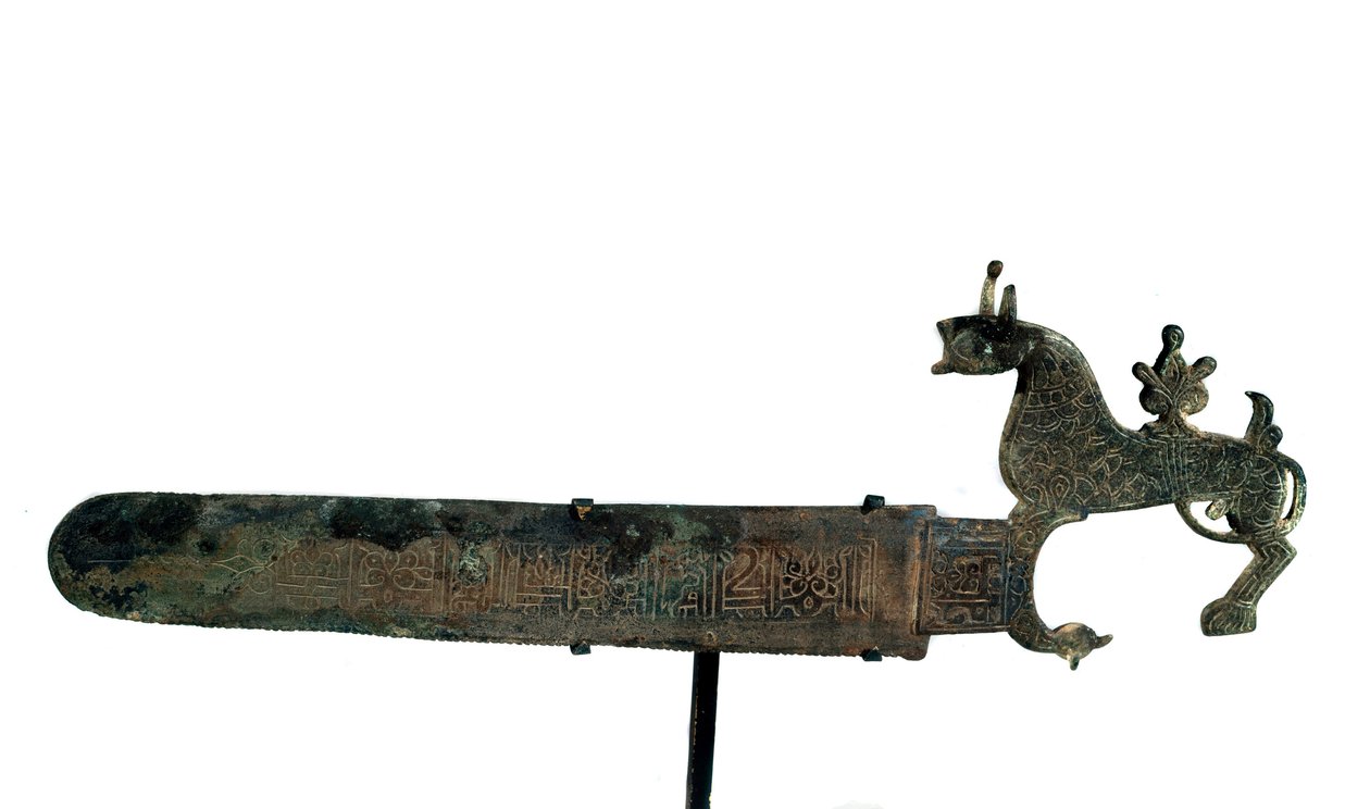 Sega di bronzo con lama decorata di iscrizioni e manico a forma di animale da Unknown artist