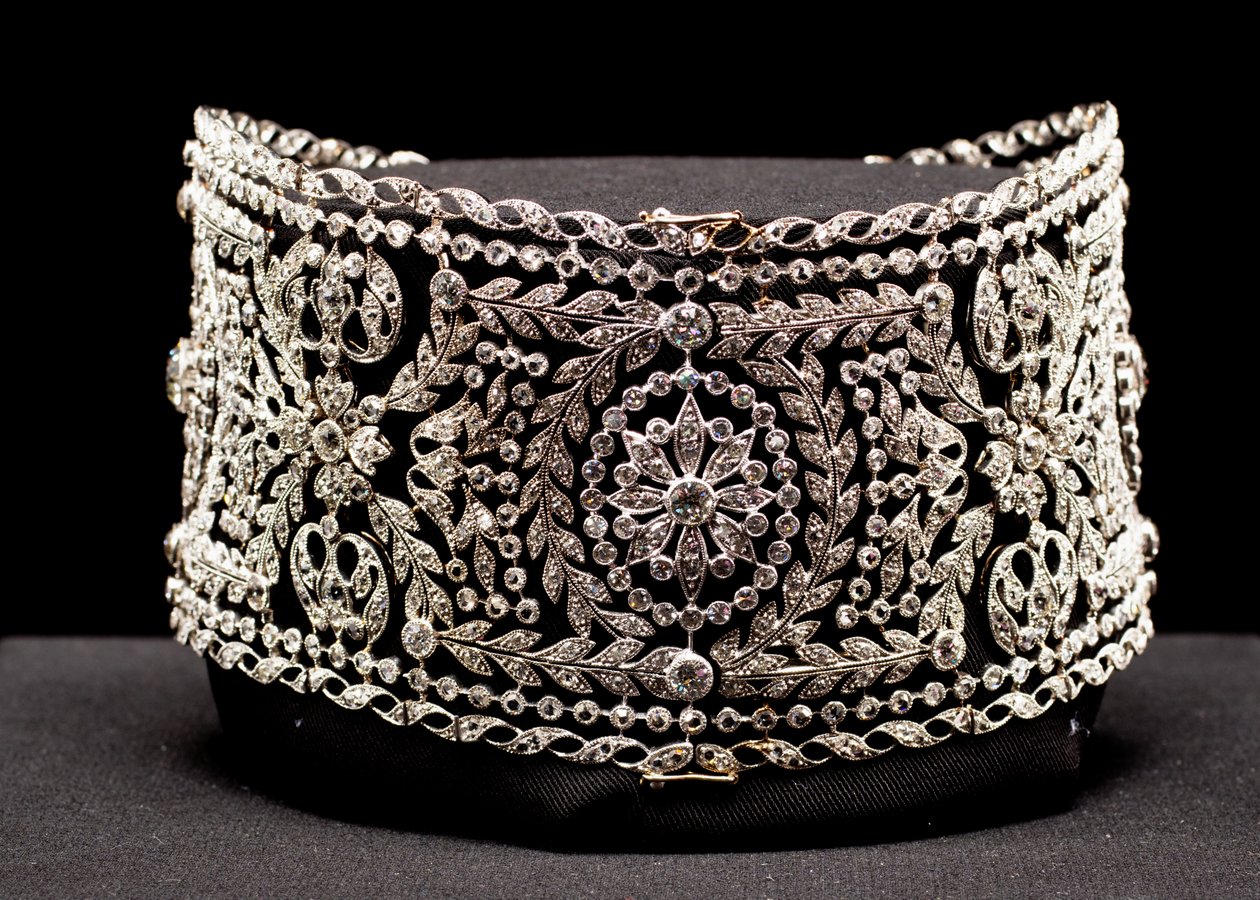Collana stile choker di platino e diamanti, indossata da Mrs. Potter Palmer I, nata Bertha Honoré da Unknown artist