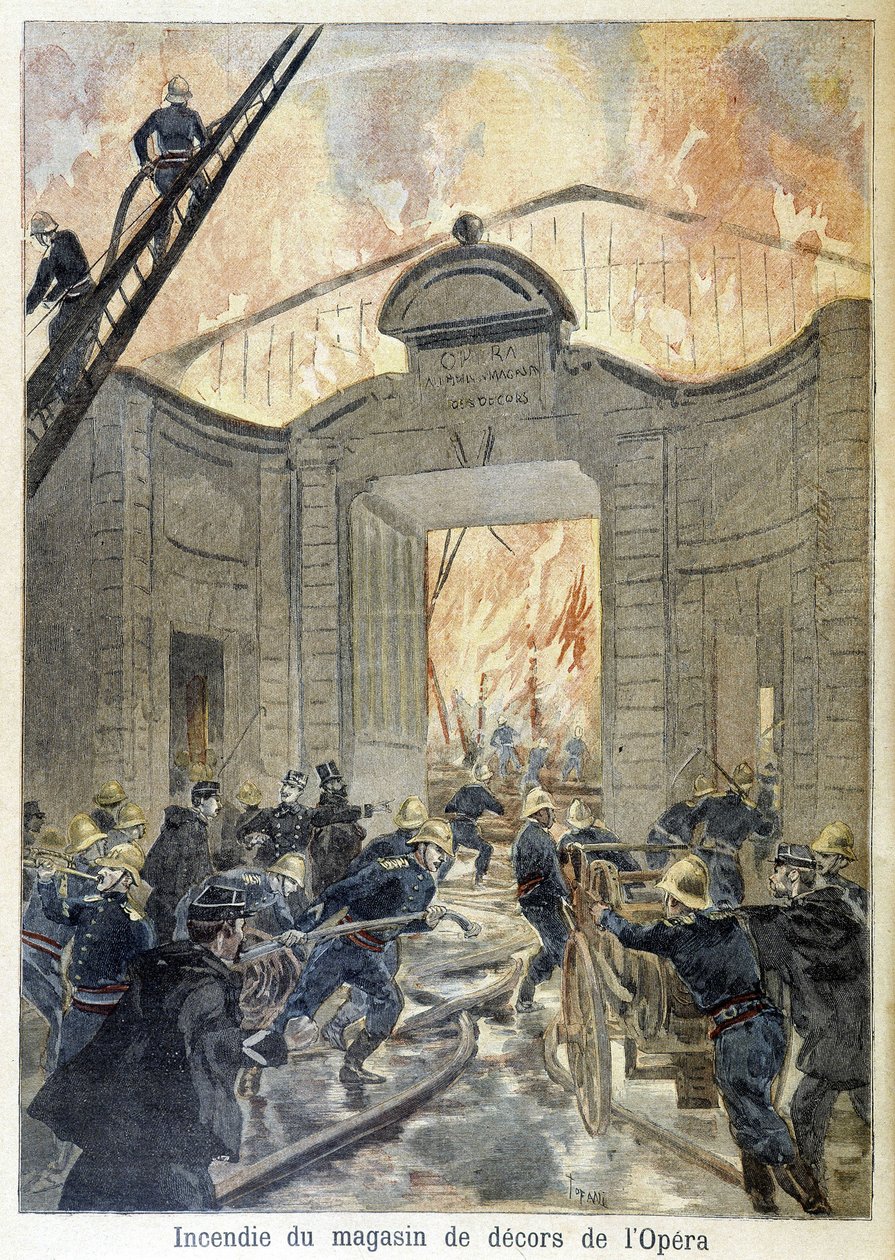 Intervento dei vigili del fuoco durante l