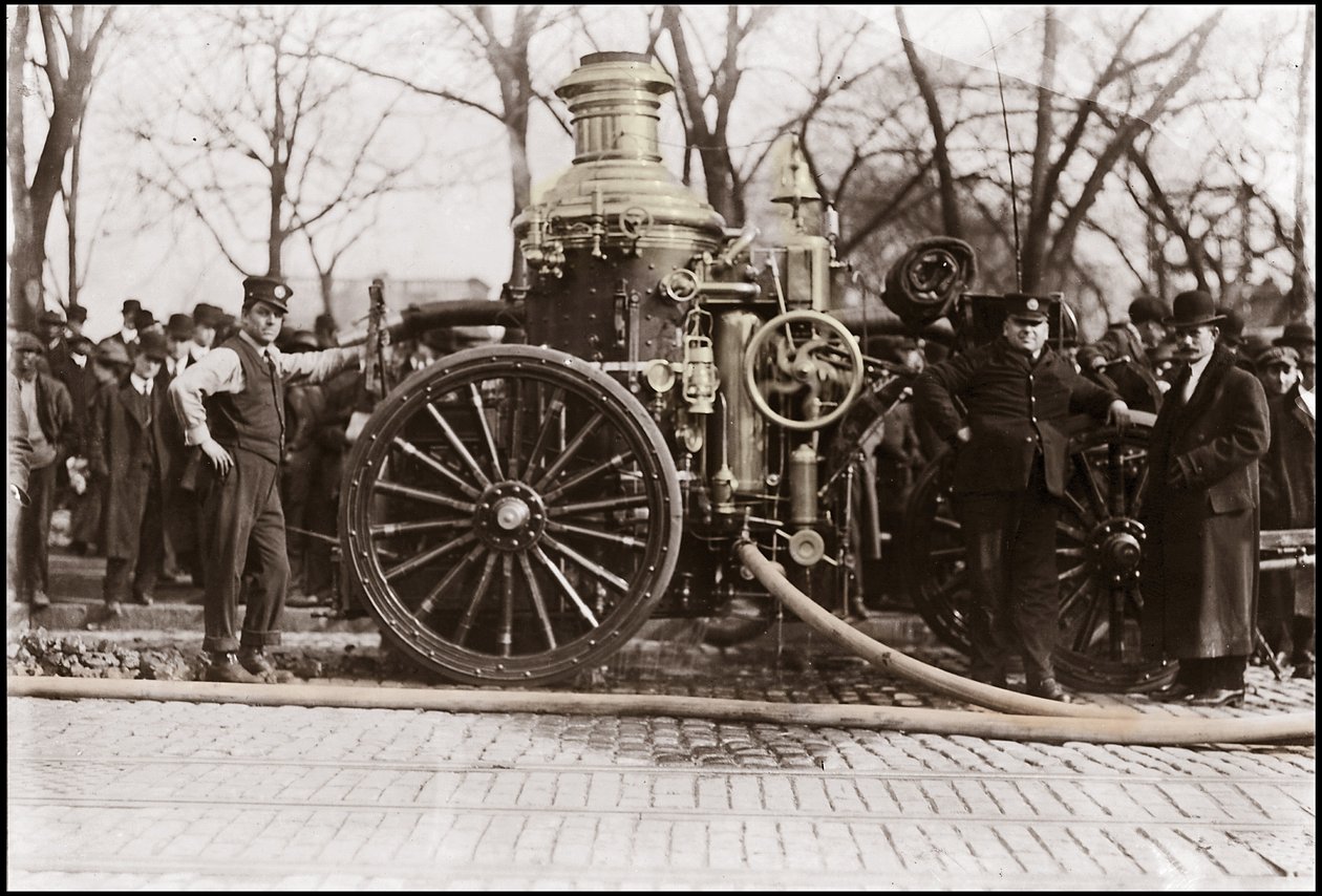 Pompa antincendio della brigata dei vigili del fuoco di New York 1909 da Unknown artist