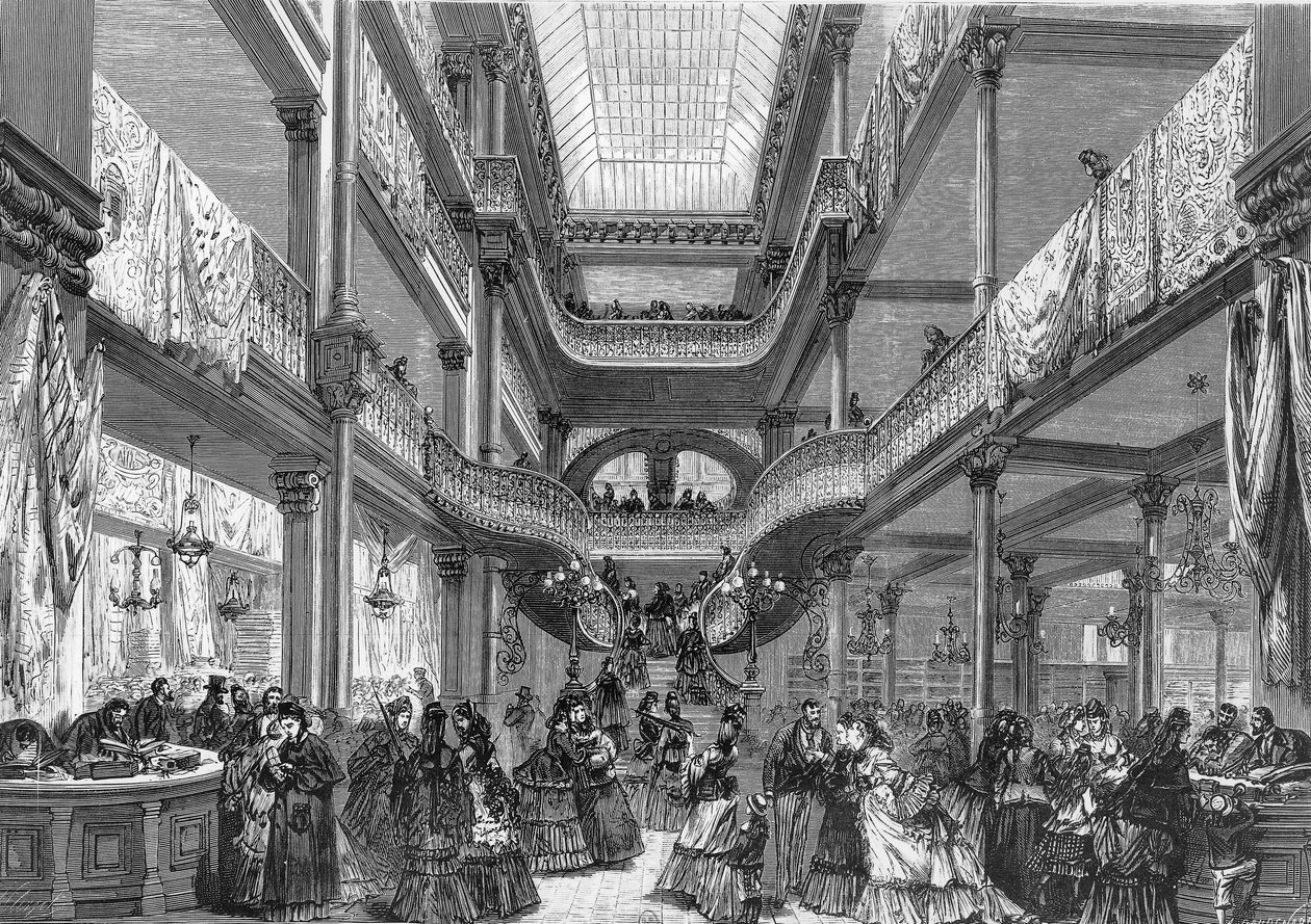 Vista interna del famoso grande magazzino parigino Au Bon Marché da Unknown artist
