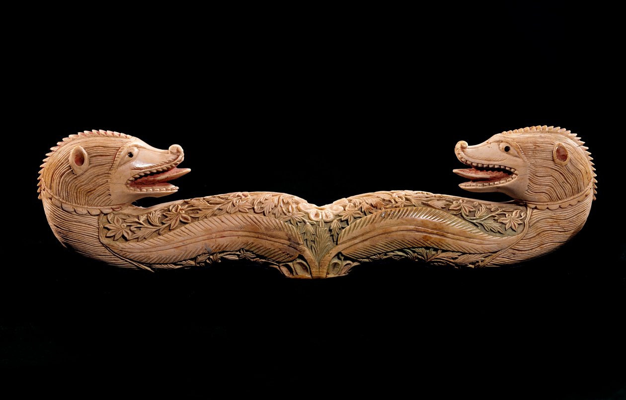 Arte orientale: tau de houlette (fine del bastone del pastore) con teste di animali in avorio. XV secolo Parigi, museo armeno da Unknown artist