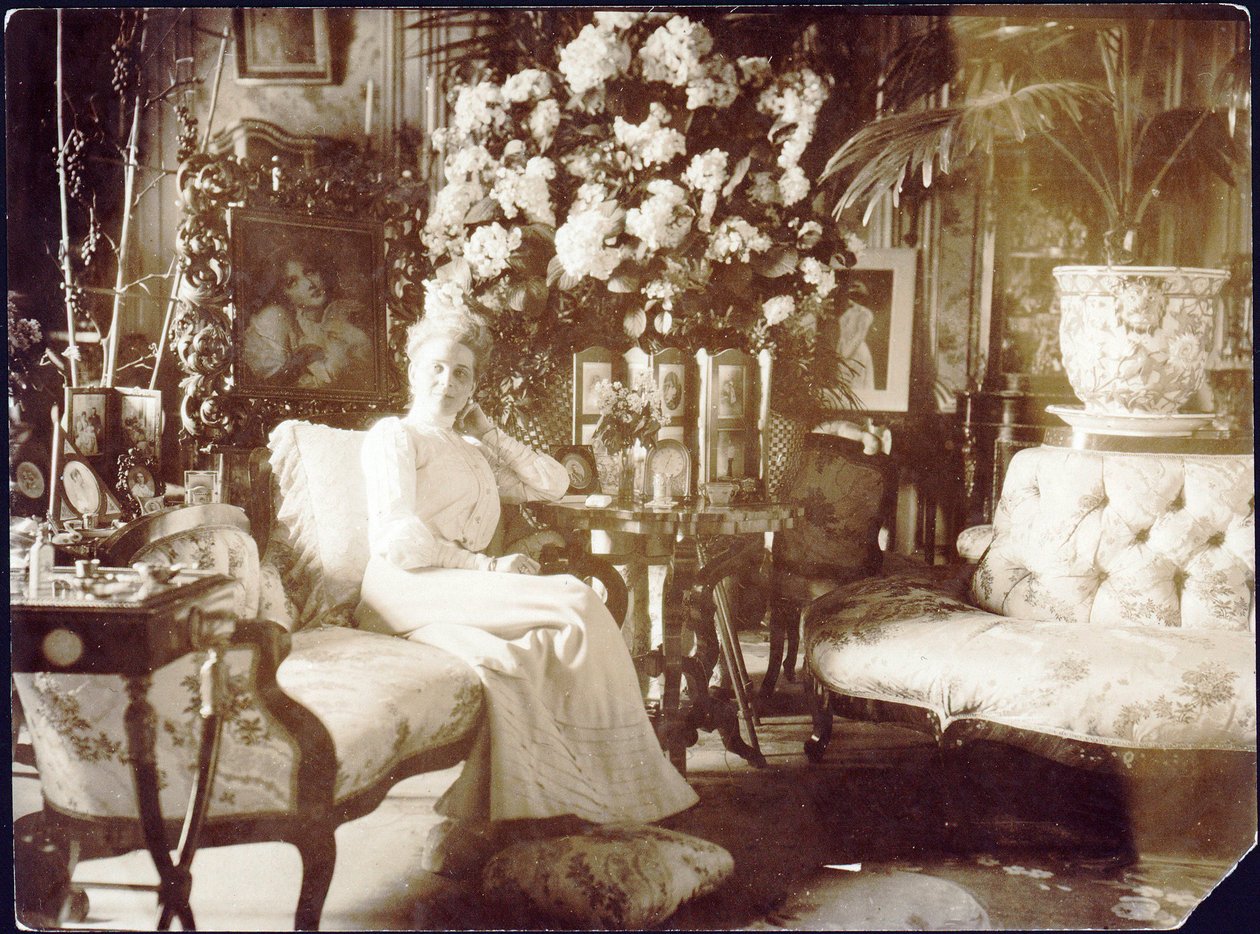 La principessa Zinaida Yusupova nel salotto di famiglia di Palazzo Yusupov a San Pietroburgo da Unknown Artist