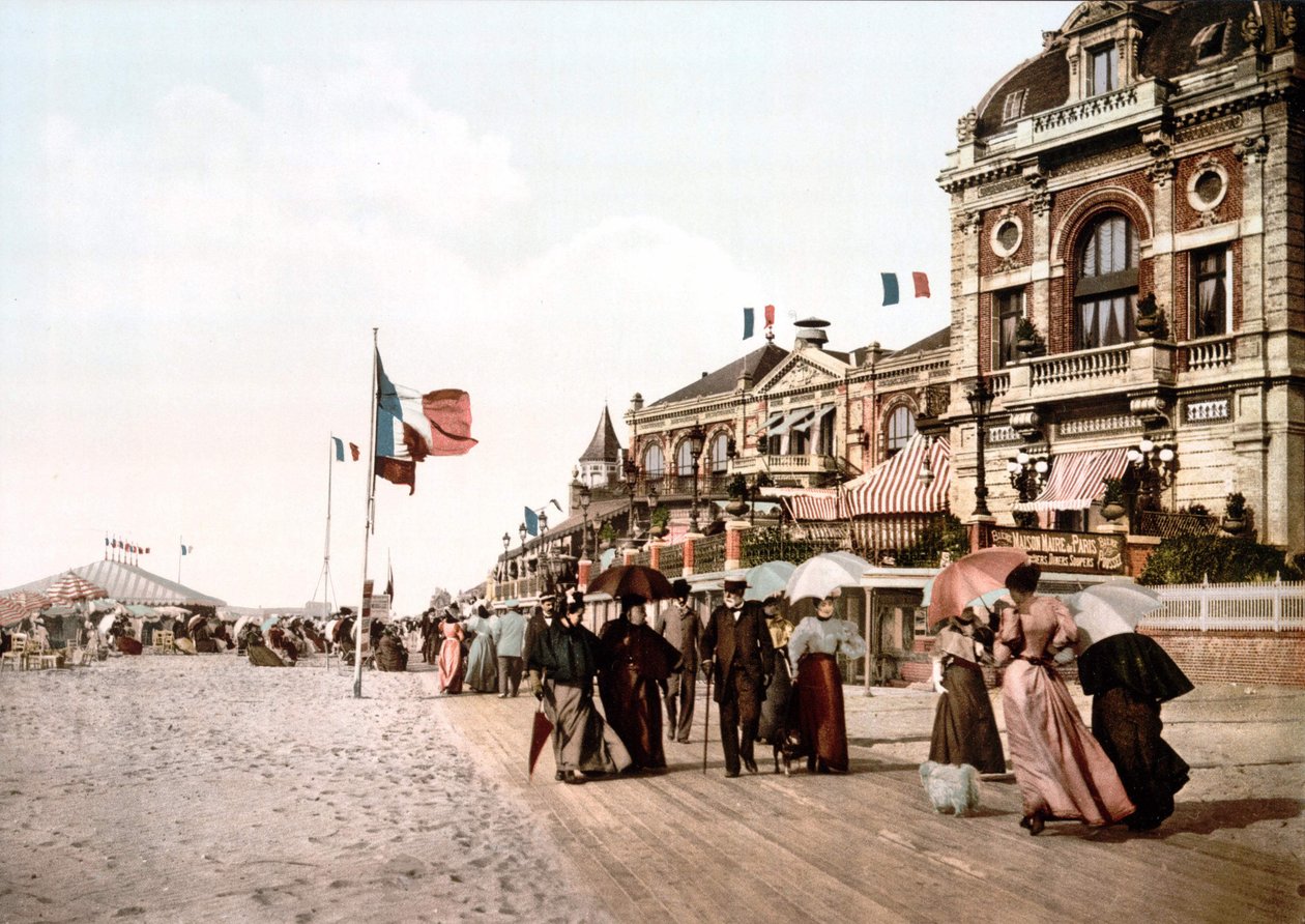 Passeggiata - Grand salon - Trouville. Fotochrome ca. 1890. da Unknown artist