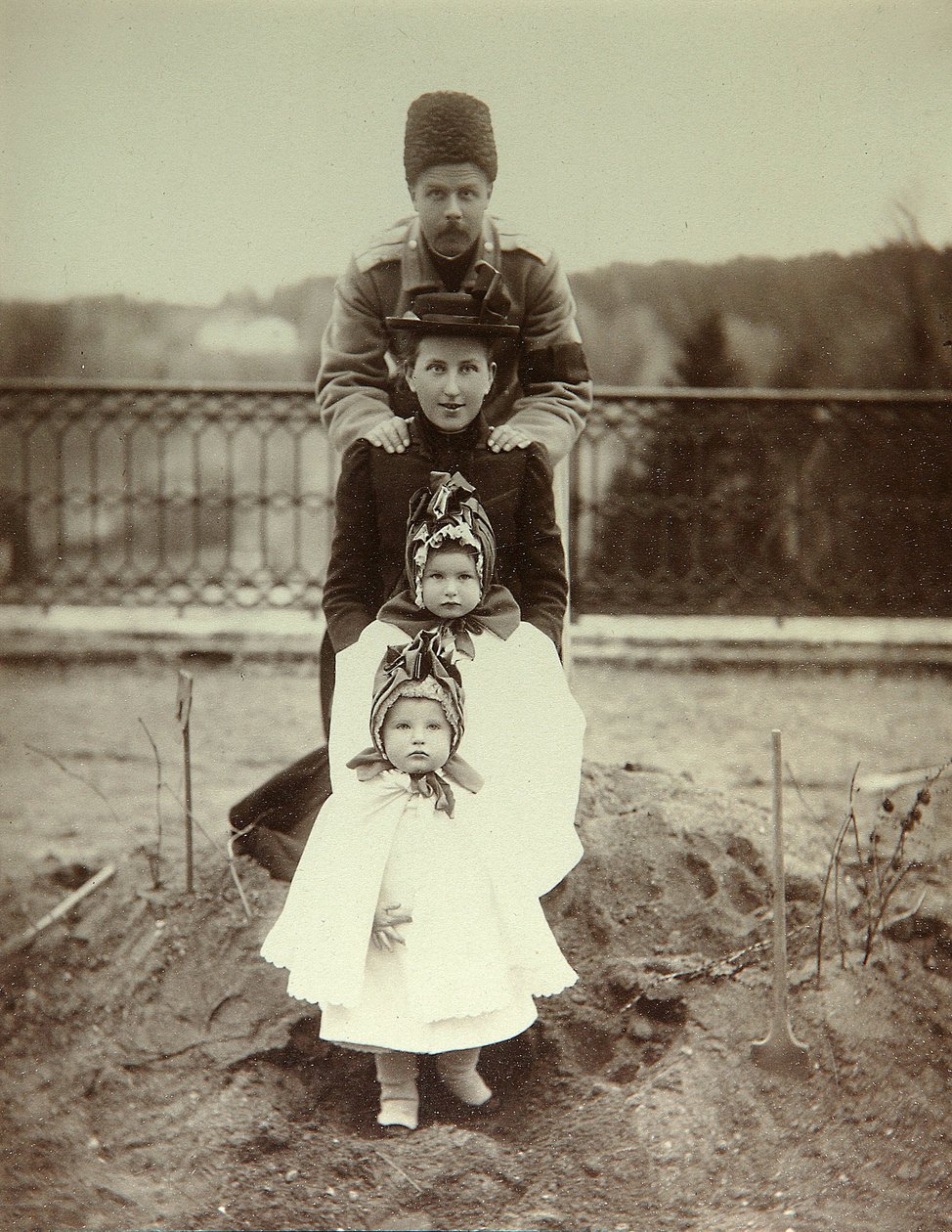 La famiglia del Duca Fyodor Uvarov nella tenuta di campagna Porechye. Foto all