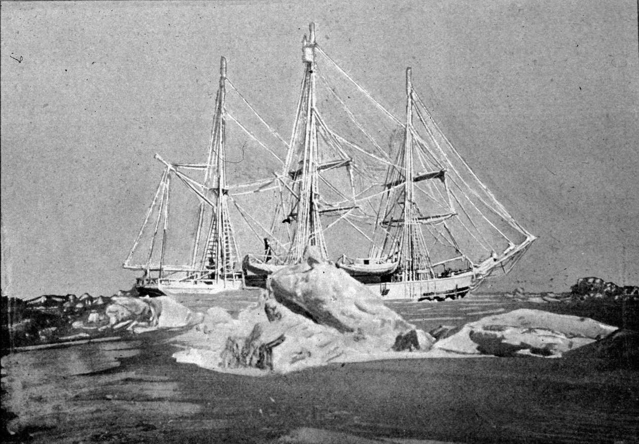 Veduta della nave scientifica belga “Belgica” utilizzata nelle spedizioni antartiche, intrappolata nel ghiaccio da Unknown artist