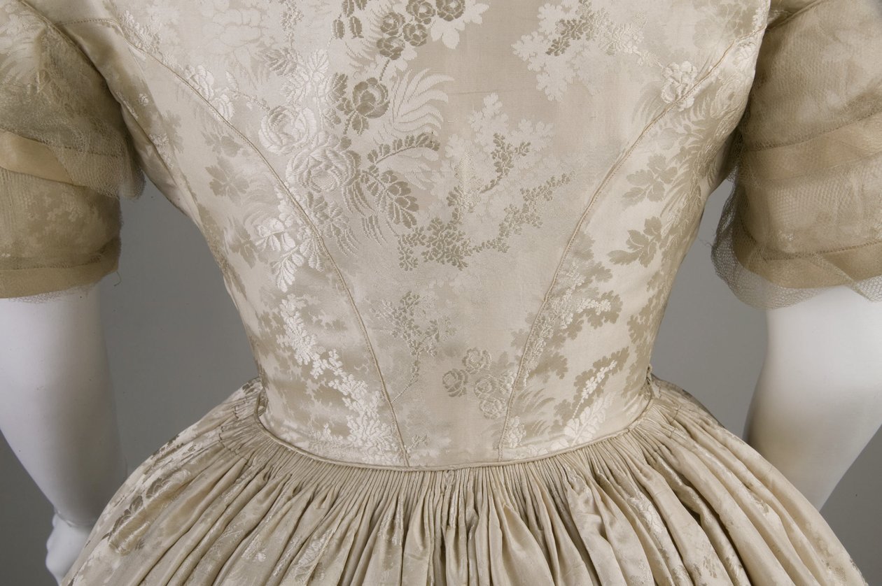 Abito da sposa (dettaglio del retro della vita) da Unknown artist