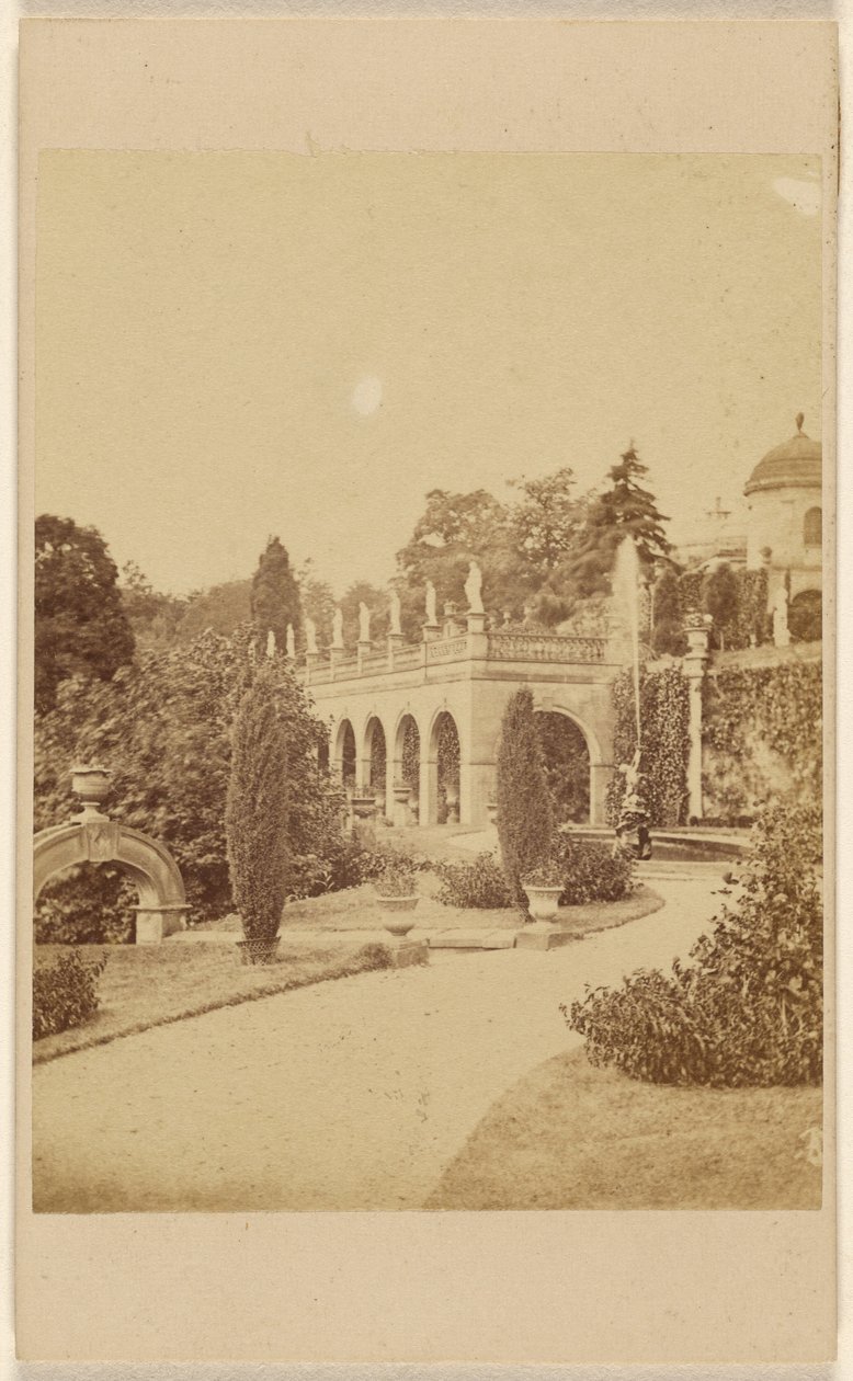 Giardini di Alton - Piazza e fontana da Unknown artist