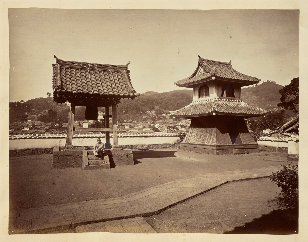 [Campanile e torre del tamburo del Tempio Jinso-ji] da Unknown artist