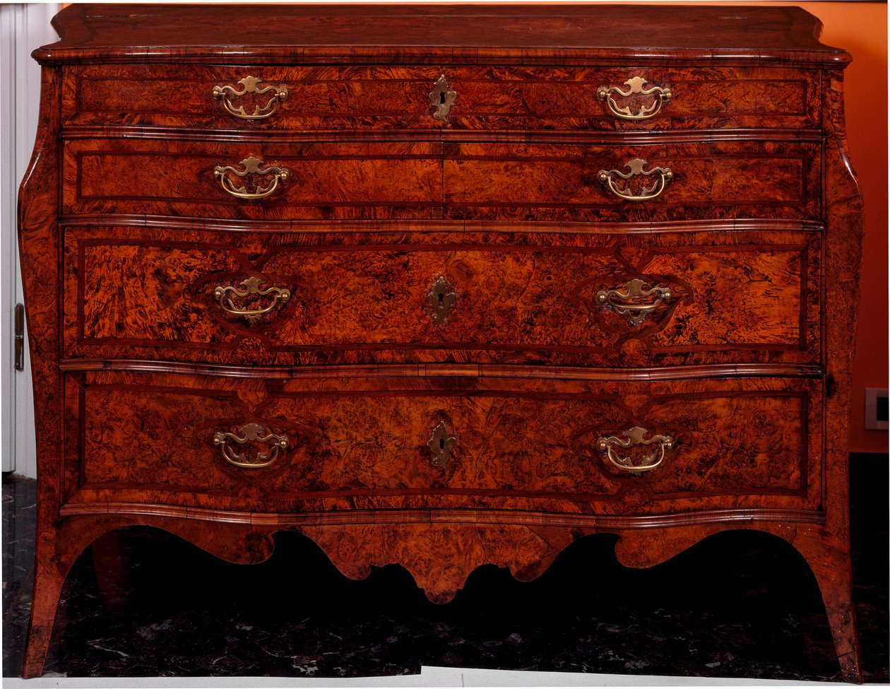 Mobile: cassettone in legno di cedro. 1735-1745 circa. Collezione privata da Unknown artist